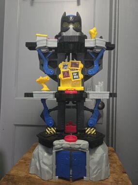 Imaginext Batbot Batman Playset DC Super Friends Batcave Light Up HQ